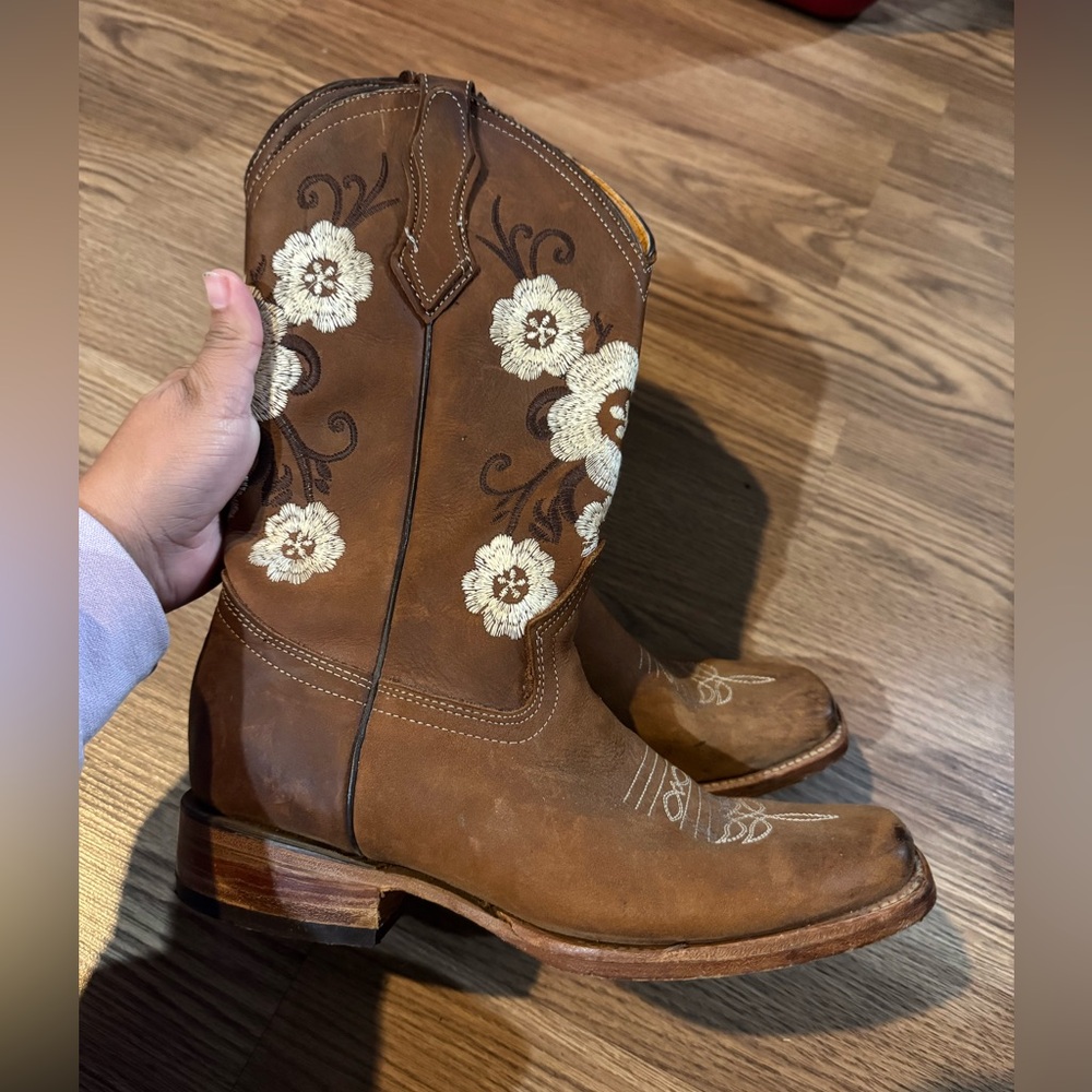 Women's Brown Floral Embroidered Western Boots